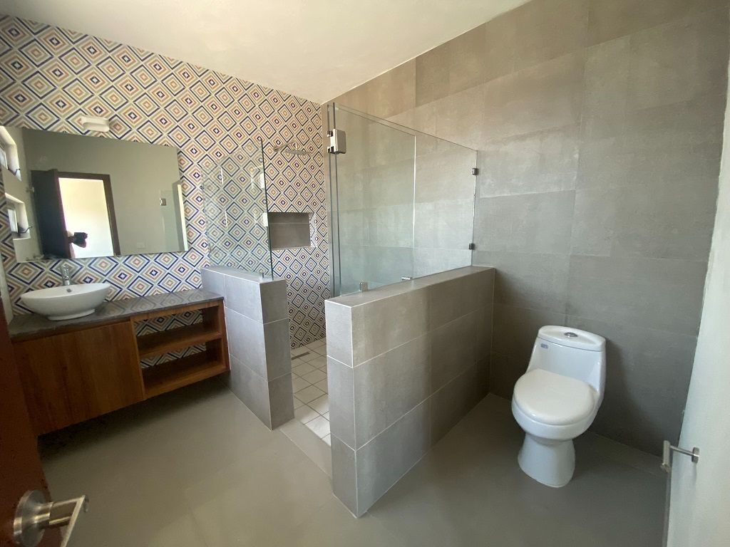 13 de 18: Baño recamara principal