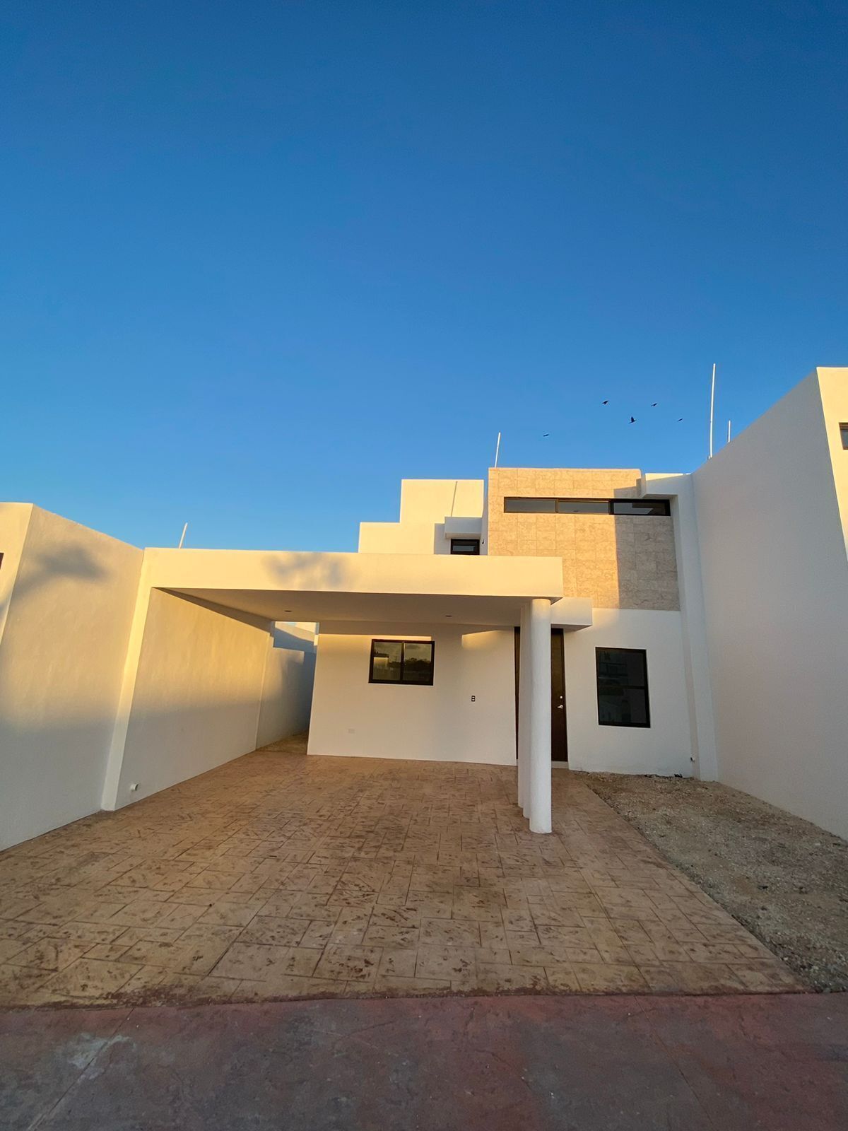 2 of 18: FACHADA