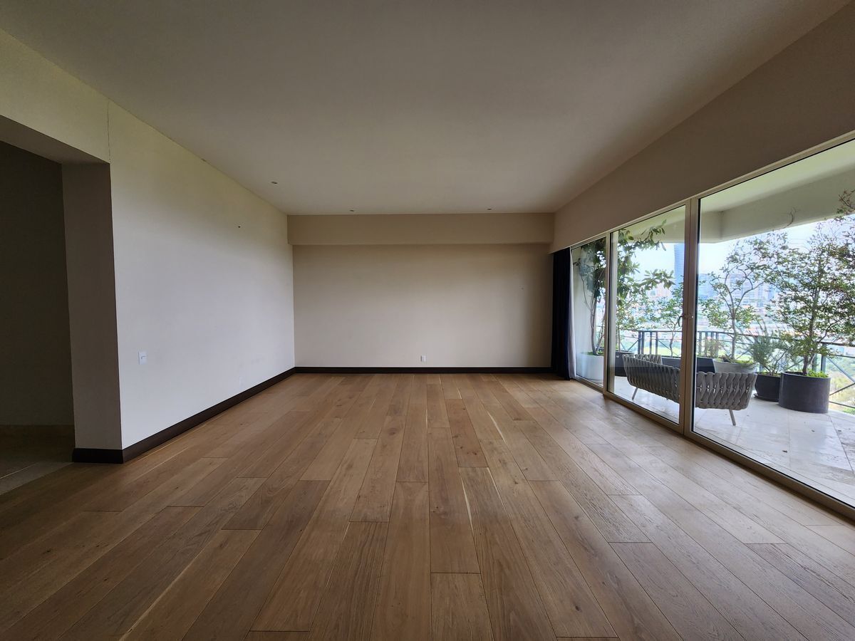 3 de 45: SALA CON TERRAZA