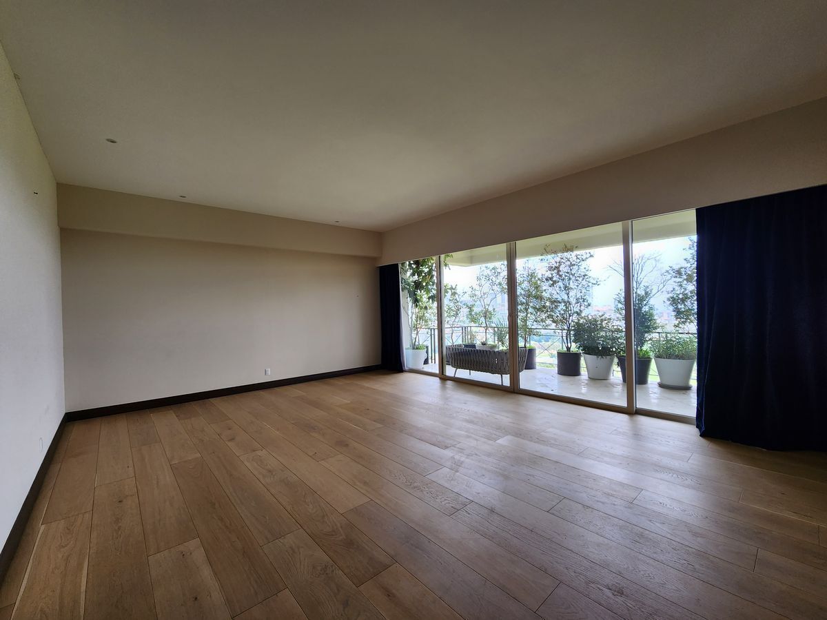 2 de 45: SALA MUY AMPLIA CON TERRAZA