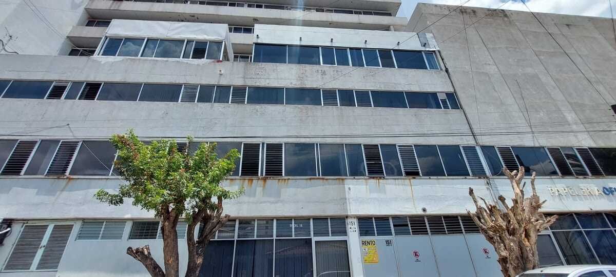Local Comercial en Venta en Jardines de Irapuato, excelente ubicacion.