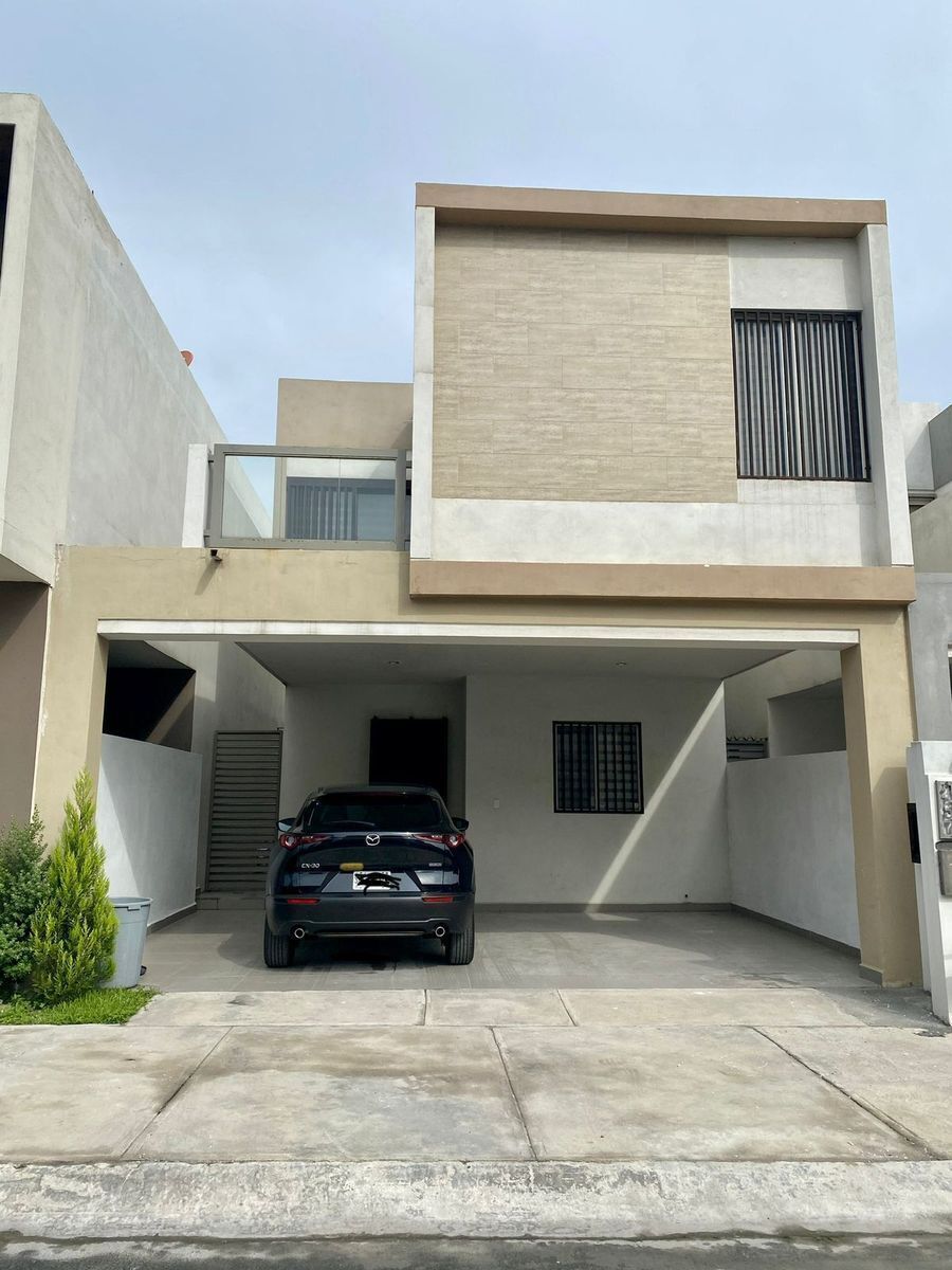 CASA EN RENTA EN ESPACIO CUMBRES