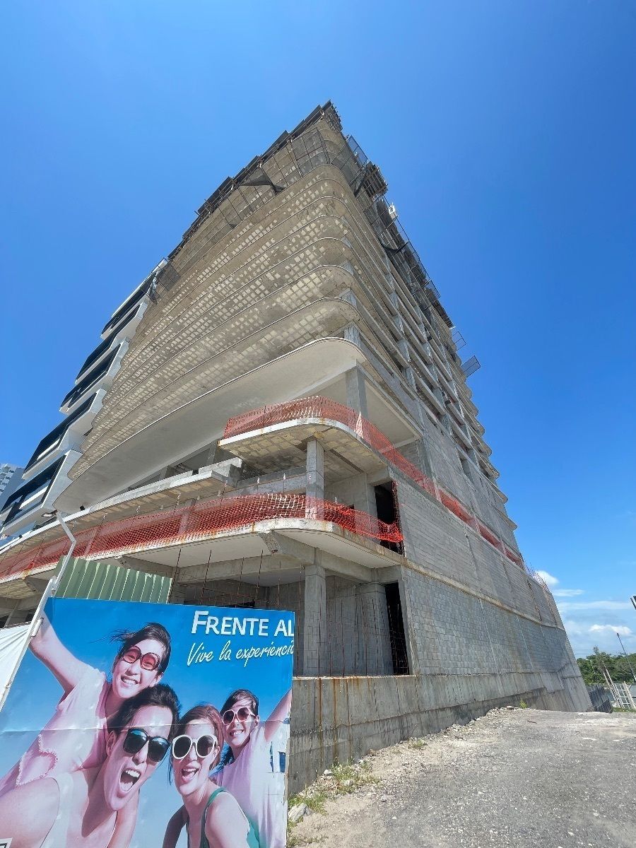 32 de 35: Fachada sobre Malecón