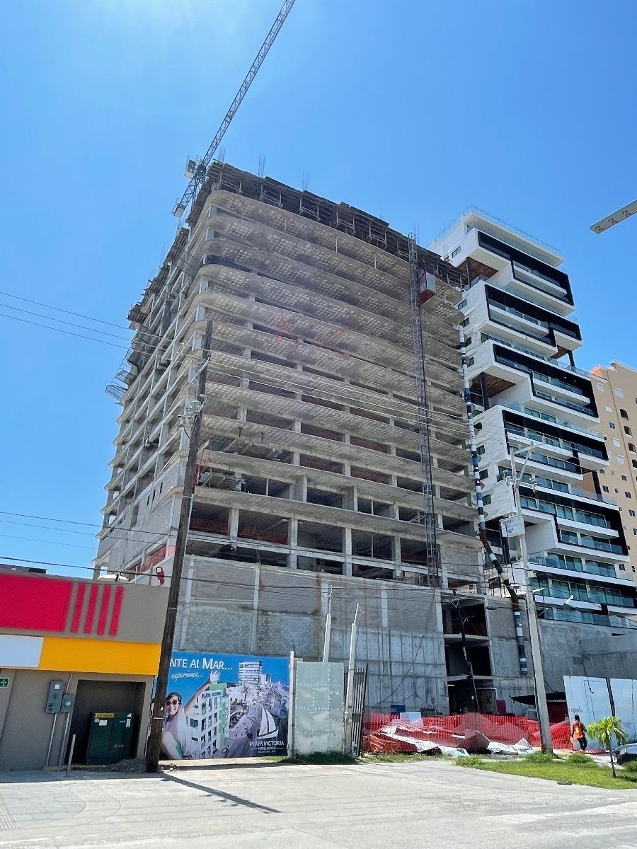 33 de 35: Parte Trasera vista Laguna