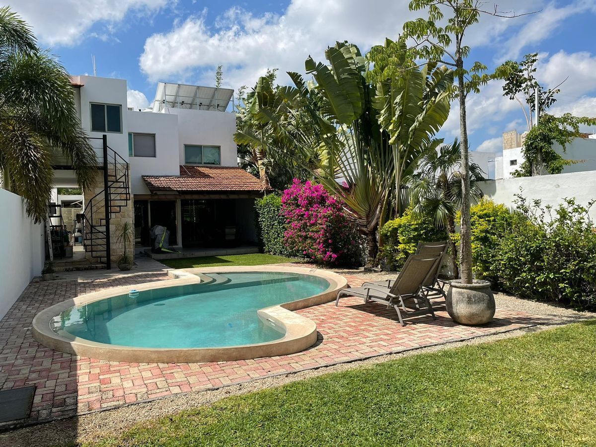 11 of 30: Piscina