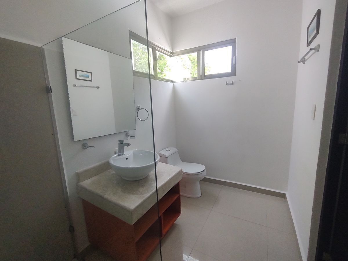 24 of 30: BAÑO RECÁMARA PRINCIPAL