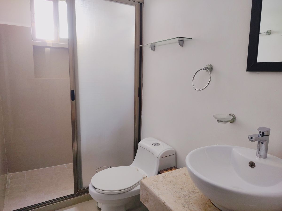 26 of 30: BAÑO RECÁMARA SECUNDARIA