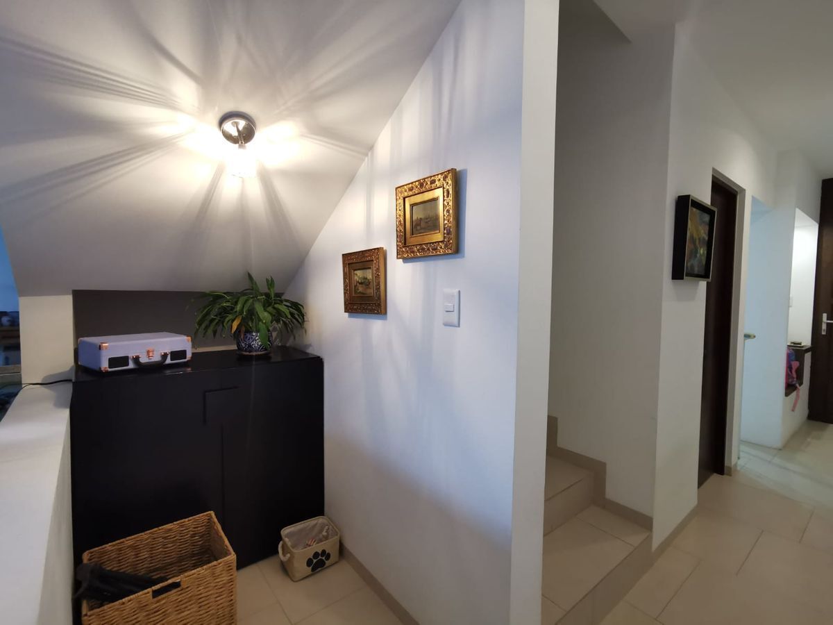21 de 23: Espacio para cantina debajo de escaleras