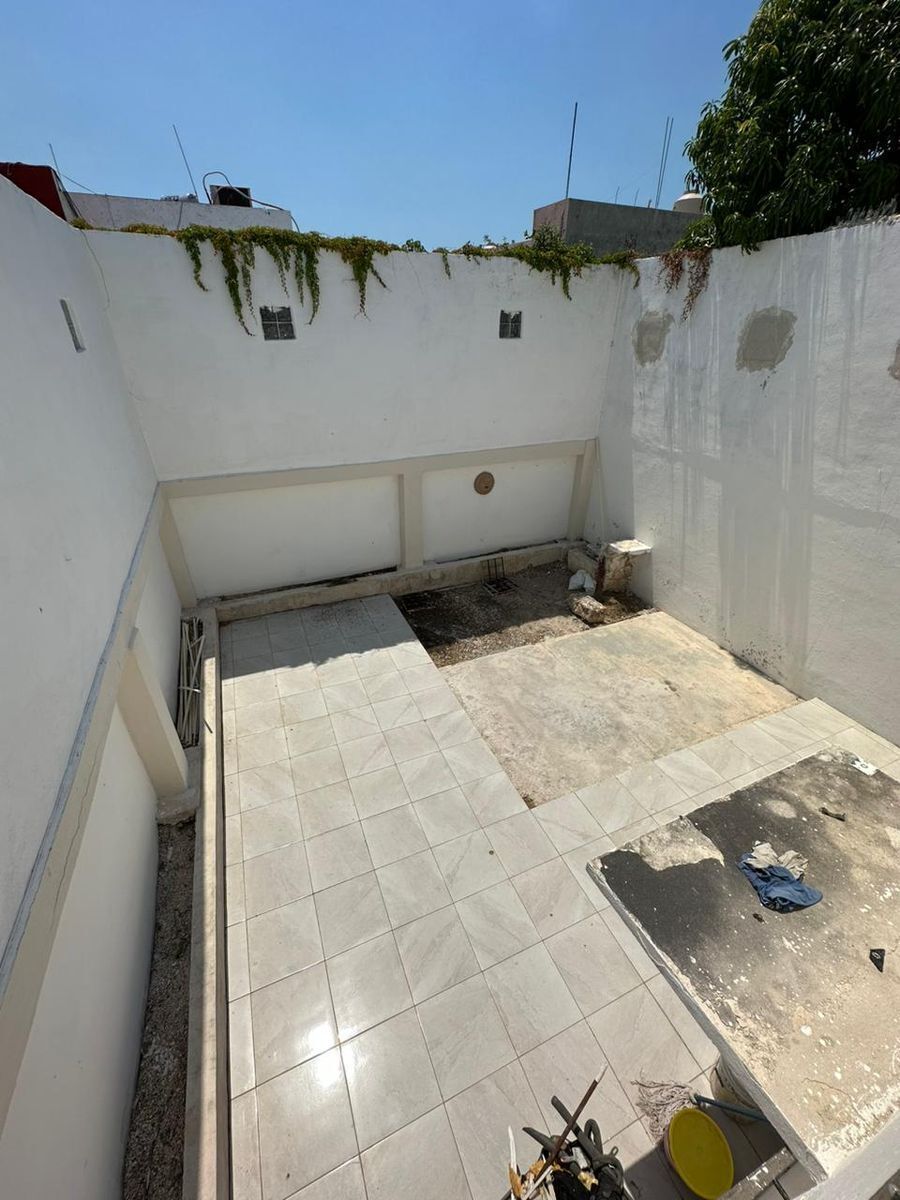 27 de 27: Patio
