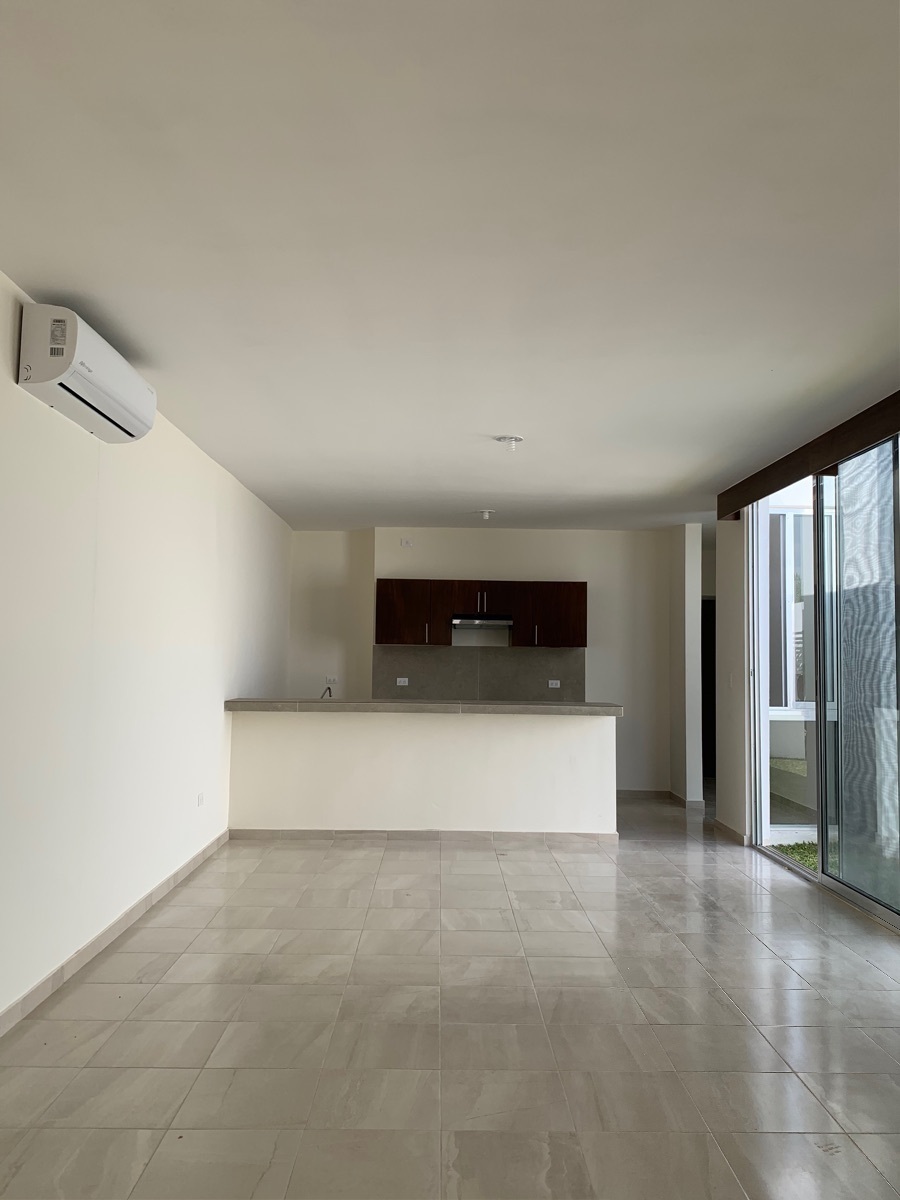 1 of 12: Sala y comedor