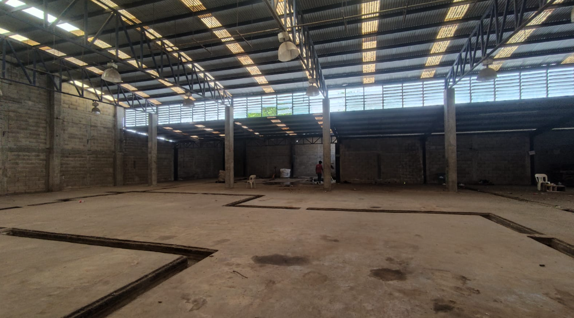 8 of 10: Nave de 1,200m2