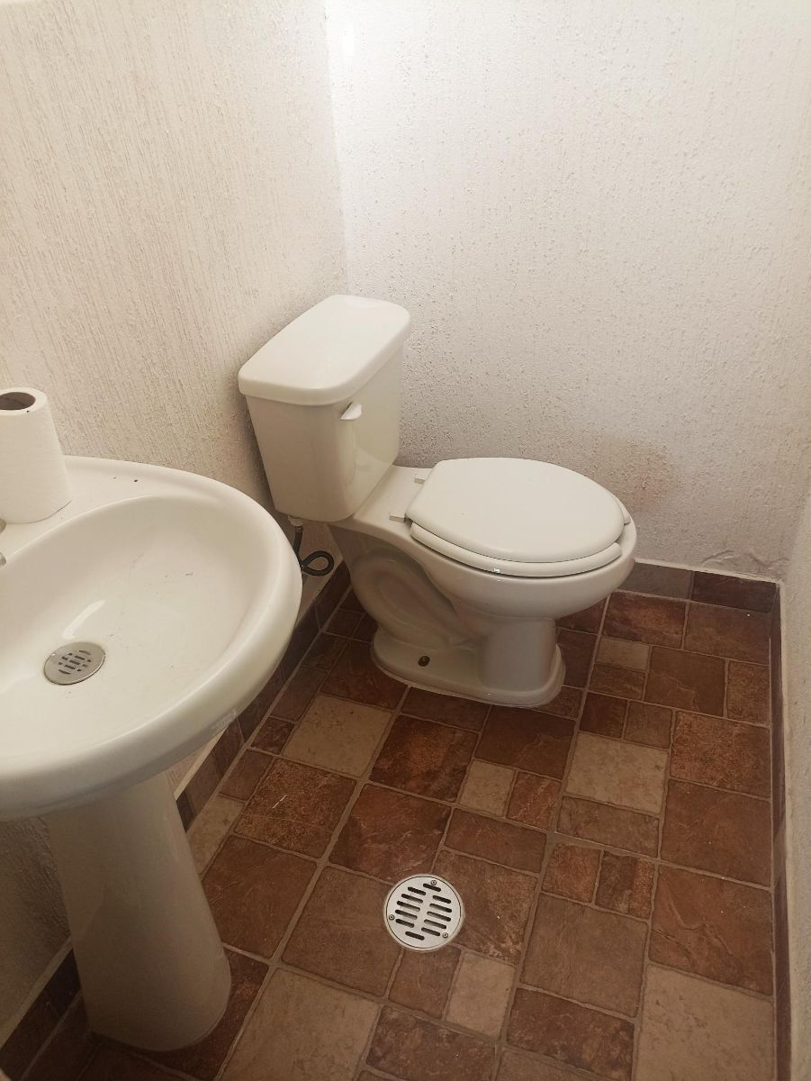 MEDIO BAÑO