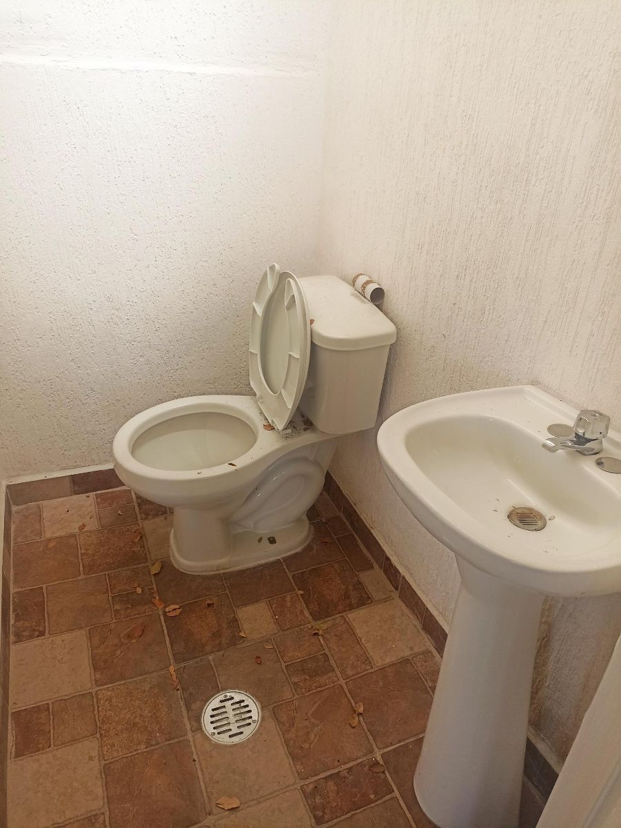 MEDIO BAÑO