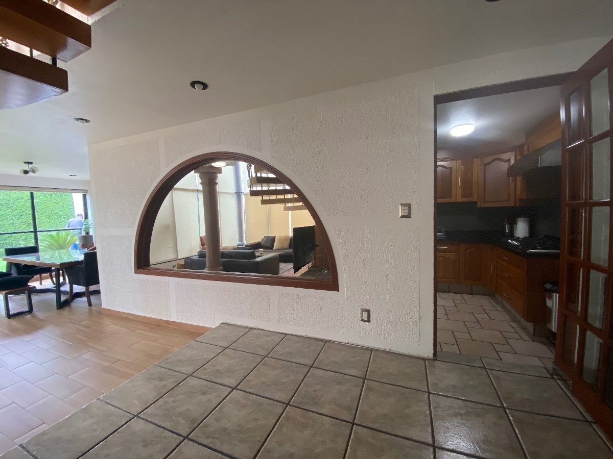 25 de 50: Ventana de arco en cocina