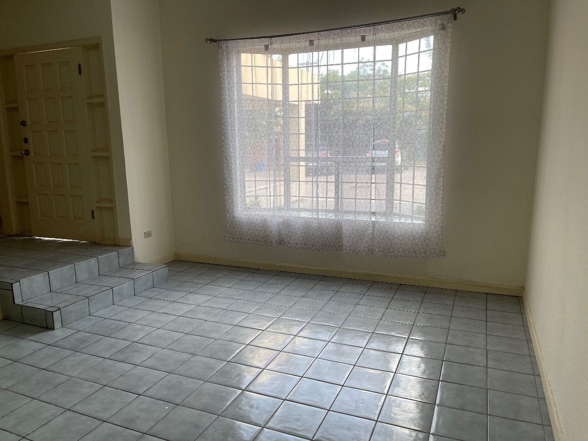 3 of 11: Sala comedor