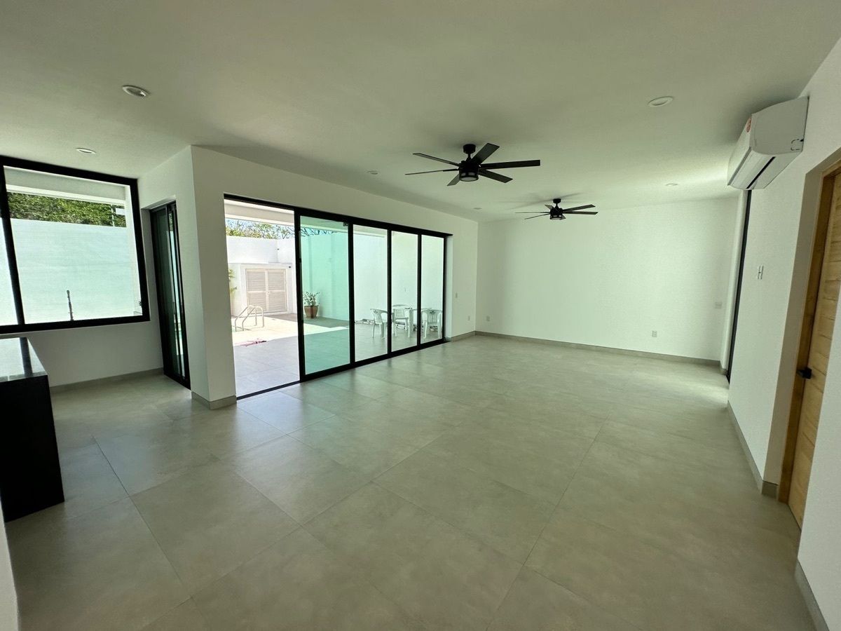 4 de 30: Espacio de Sala comedor, con acceso a terraza y alberca
