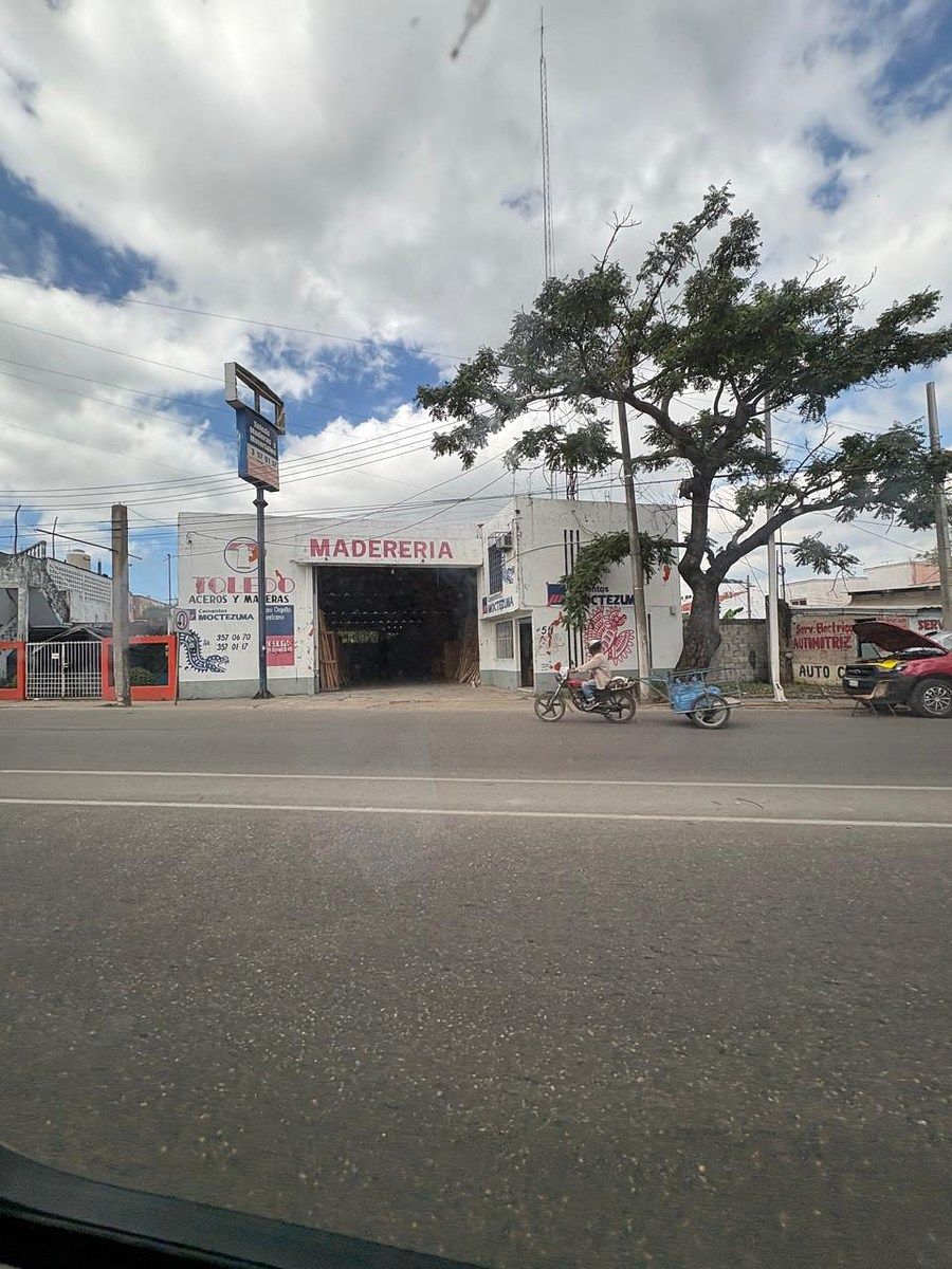 1 de 12: Fachada Calle Ramón Mendoza