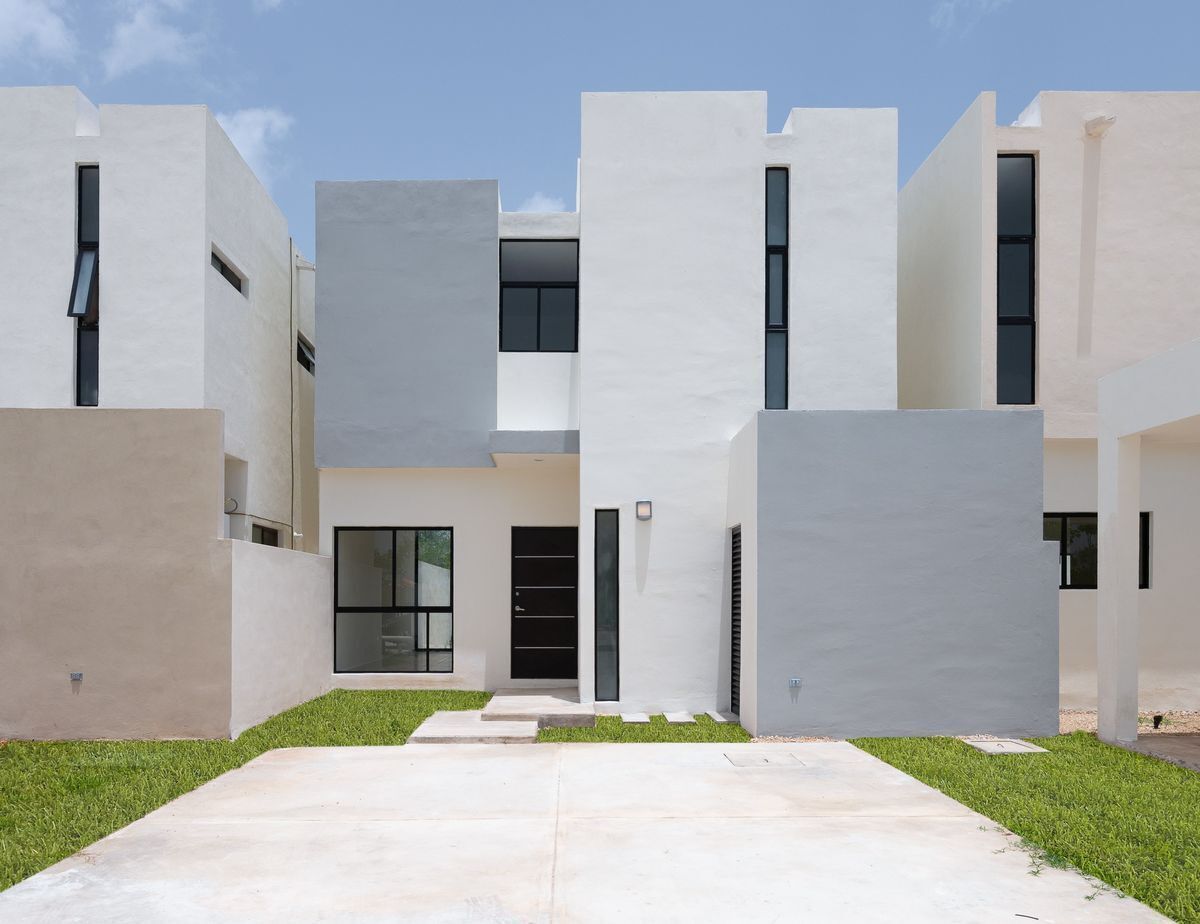1 of 12: FACHADA