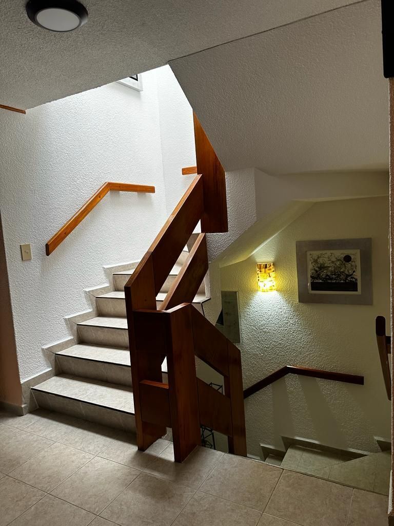 15 de 24: Escaleras a 3er nivel