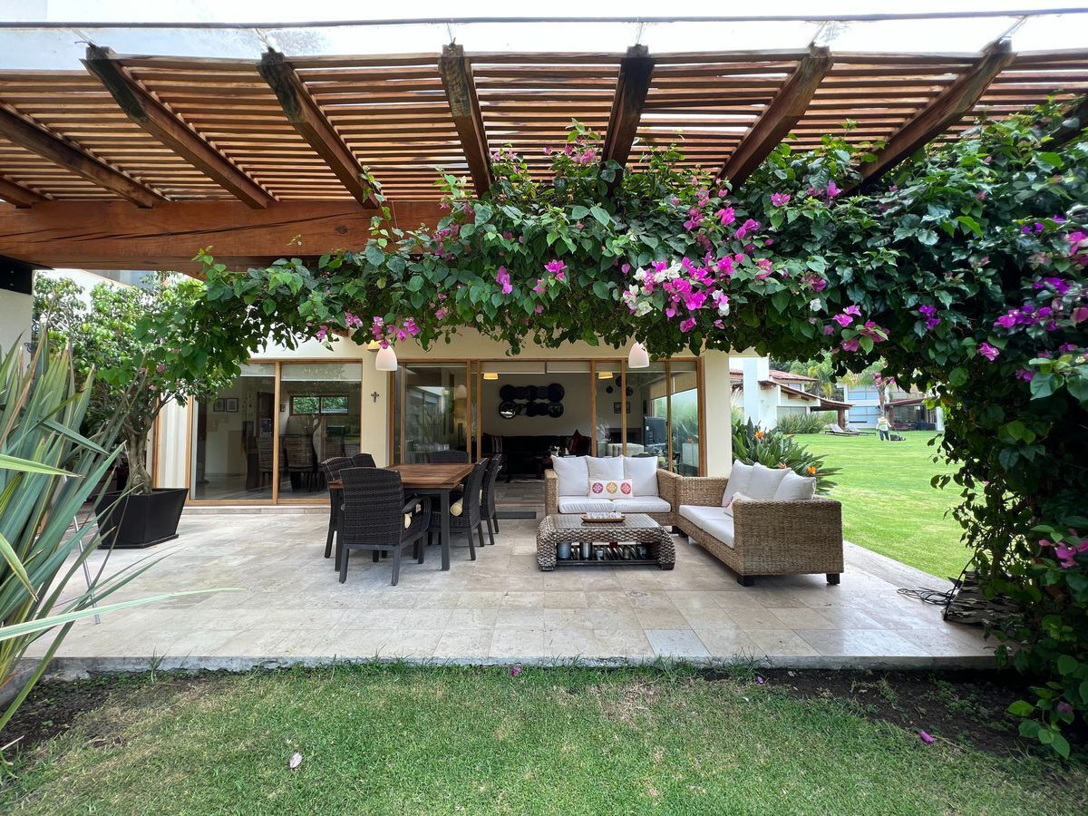 1 de 25: Terraza con sala comedor exterior