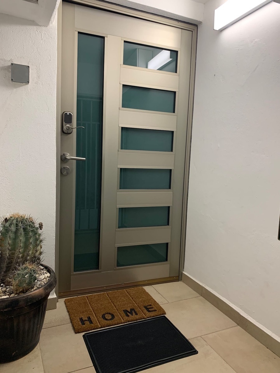 3 de 15: Puerta del departamento