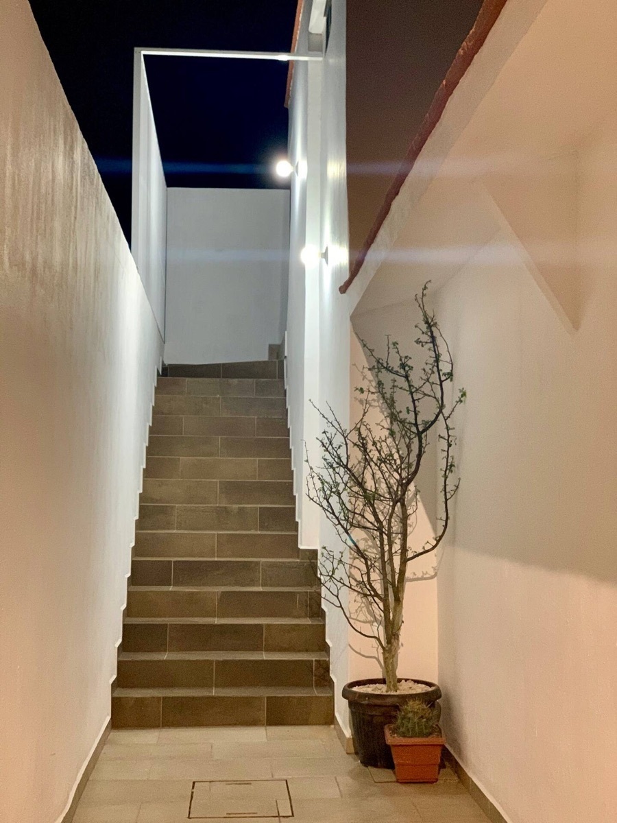 2 de 15: Escaleras al departamento