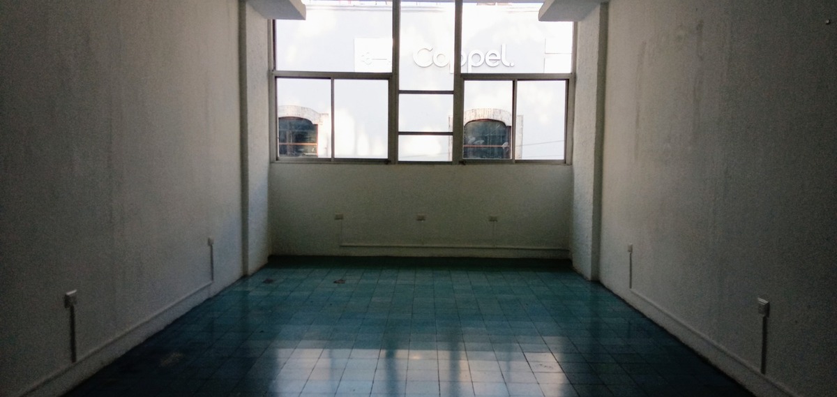 1 de 13: LOCAL 8