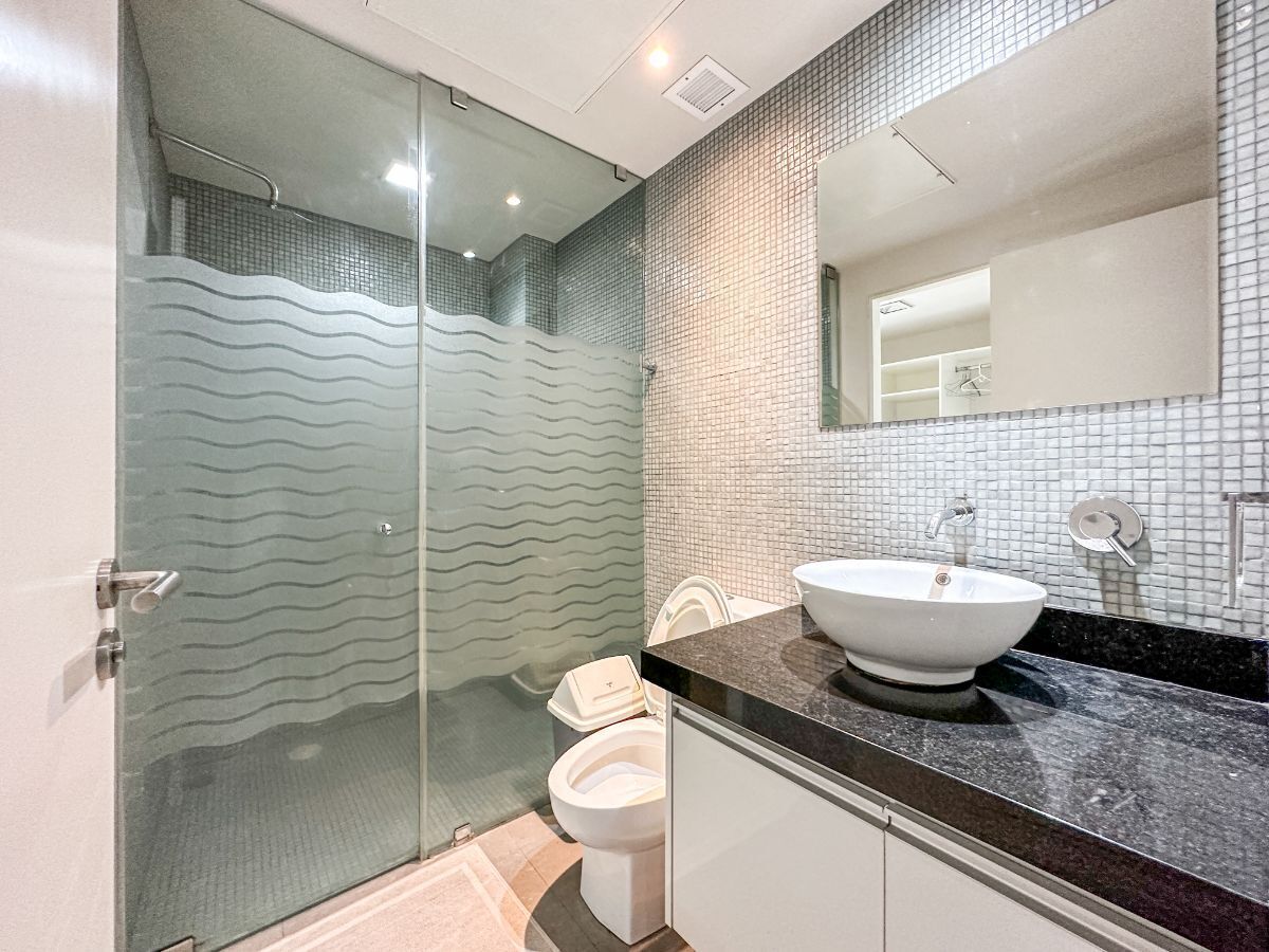 9 de 23: Baño completo