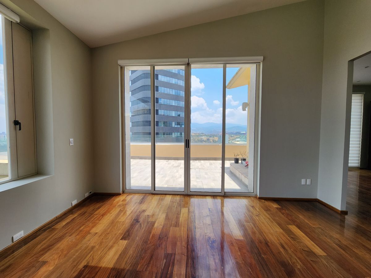 6 de 38: SALA CON TERRAZA