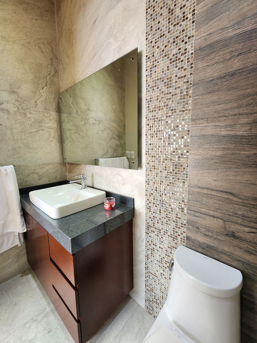 15 de 38: BAÑO DE VISITAS