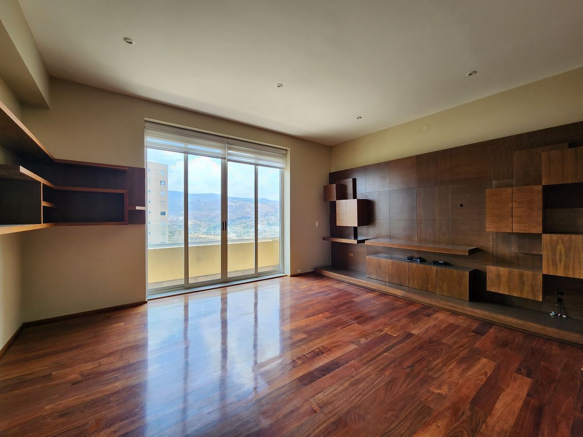 16 de 38: FAMILY ROOM