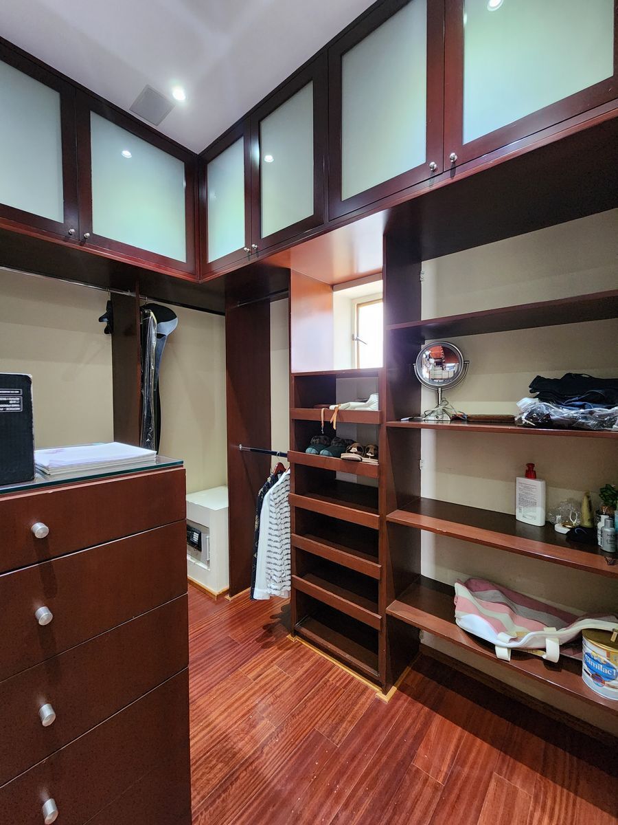 19 de 38: VESTIDOR RECÁMARA PRINCIPAL