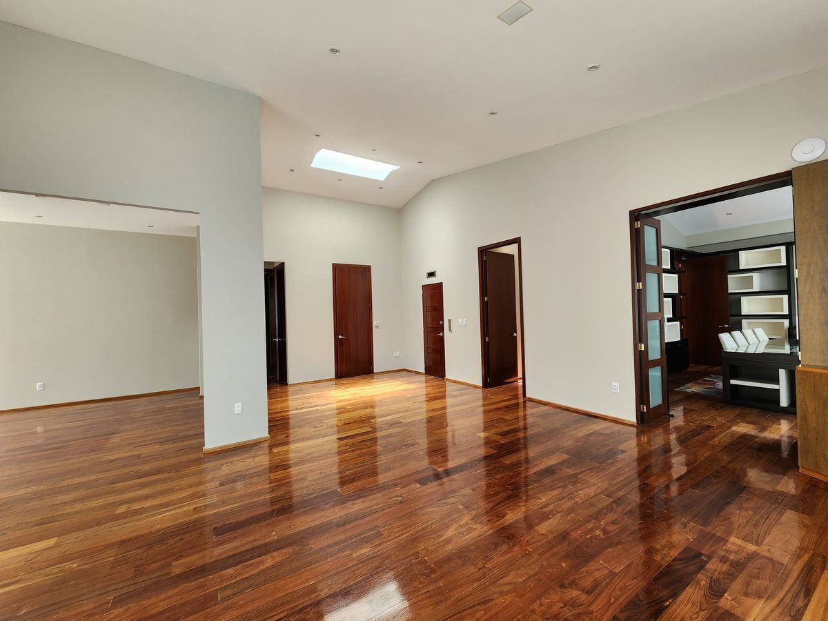 1 de 38: VESTÍBULO Y SALA