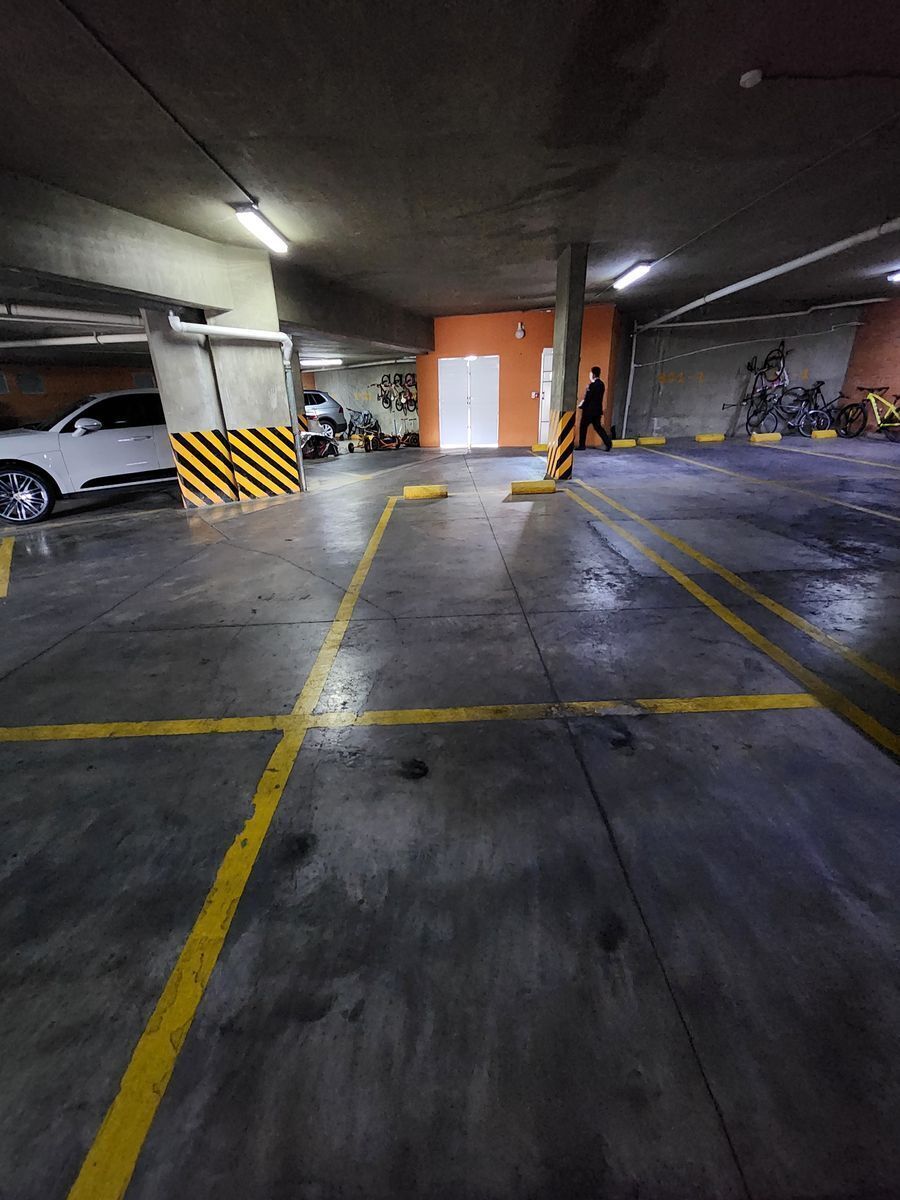 31 de 38: ESTACIONAMIENTO