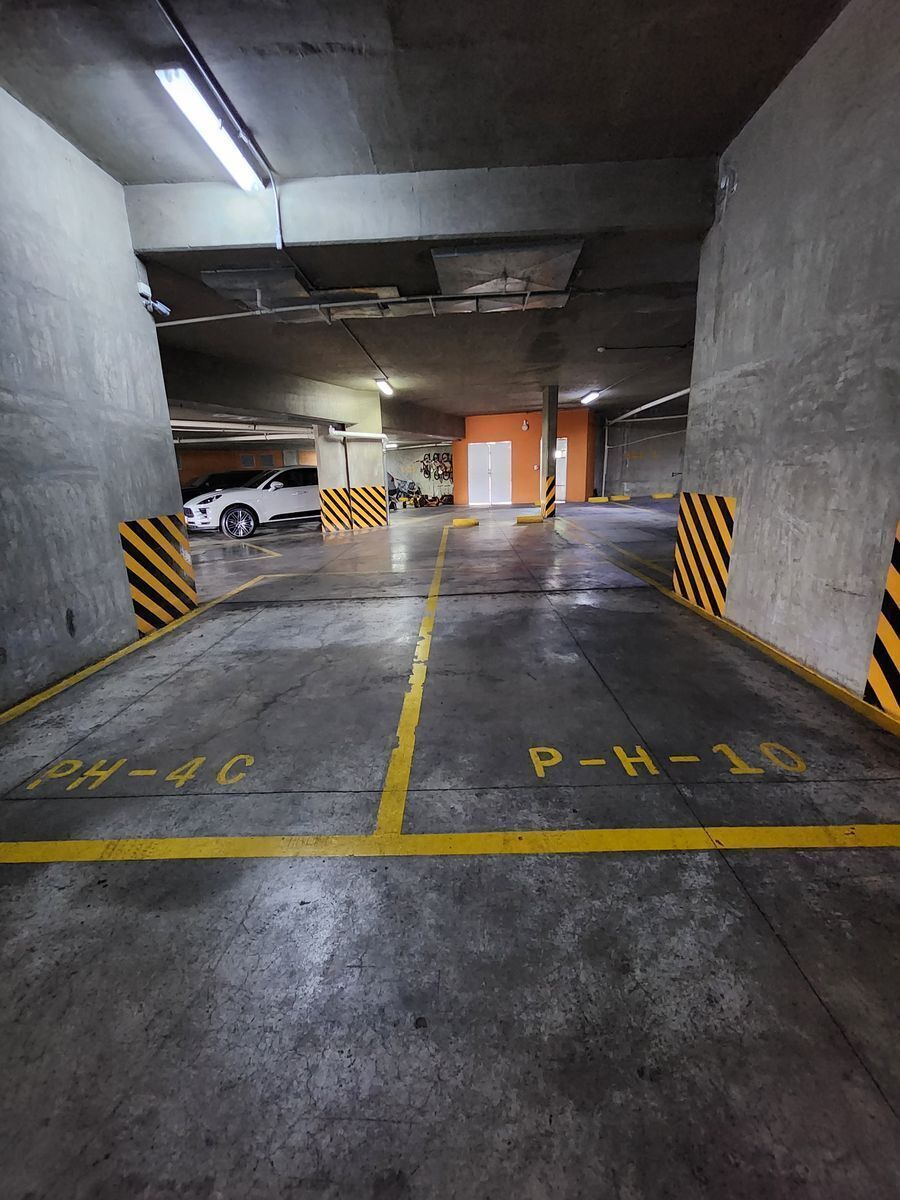 33 de 38: ESTACIONAMIENTO