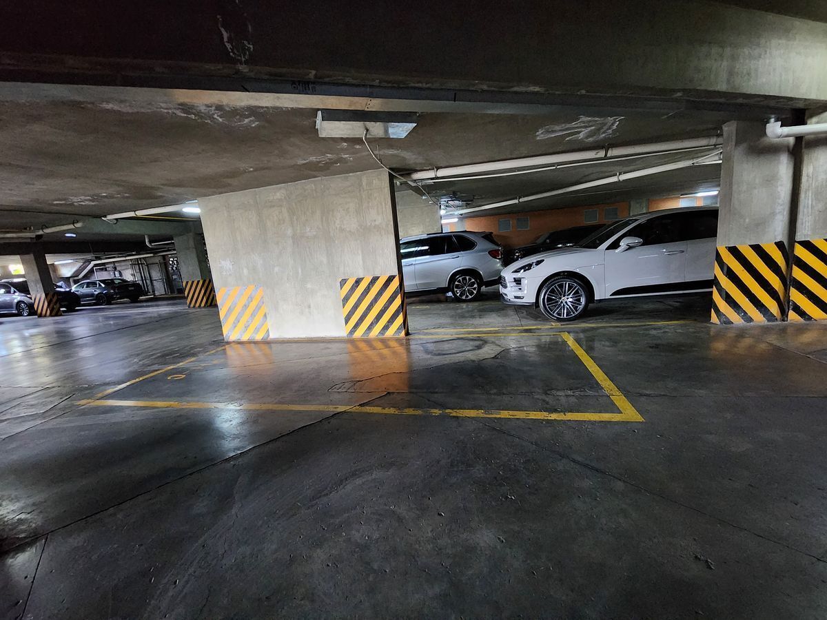 32 de 38: ESTACIONAMIENTO