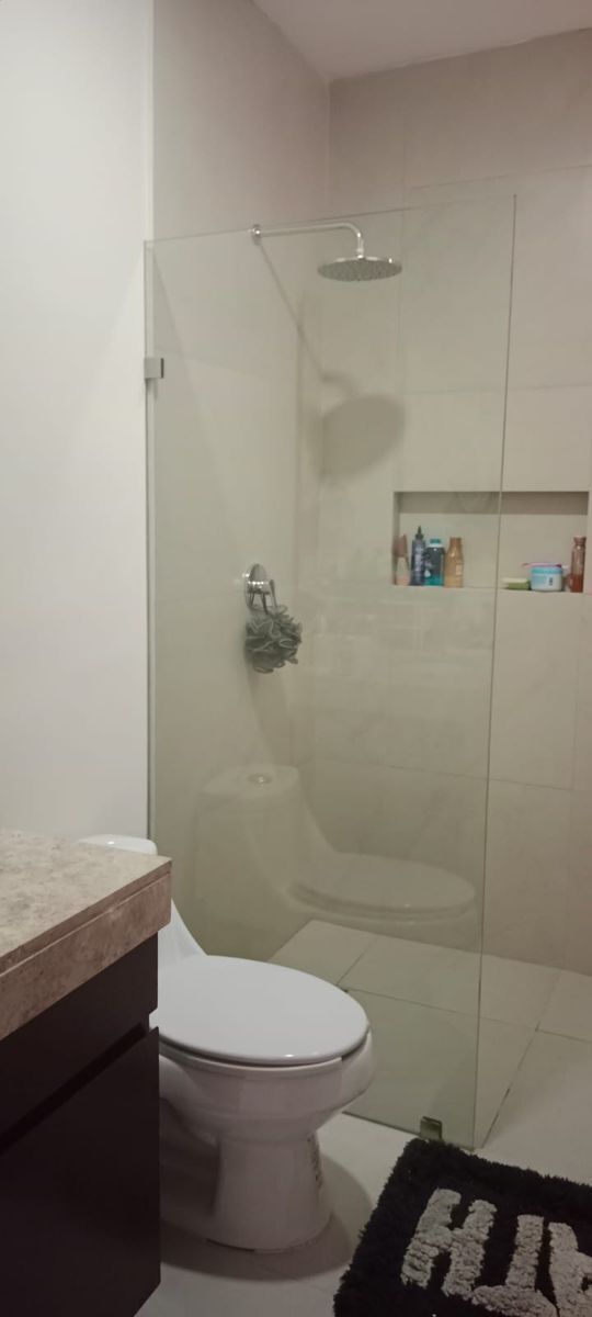 8 de 14: BAÑO VISITAS