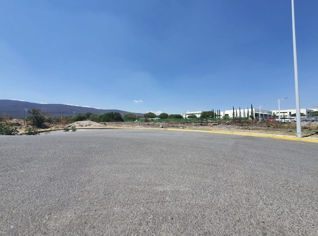 4 de 11: Frente del terreno