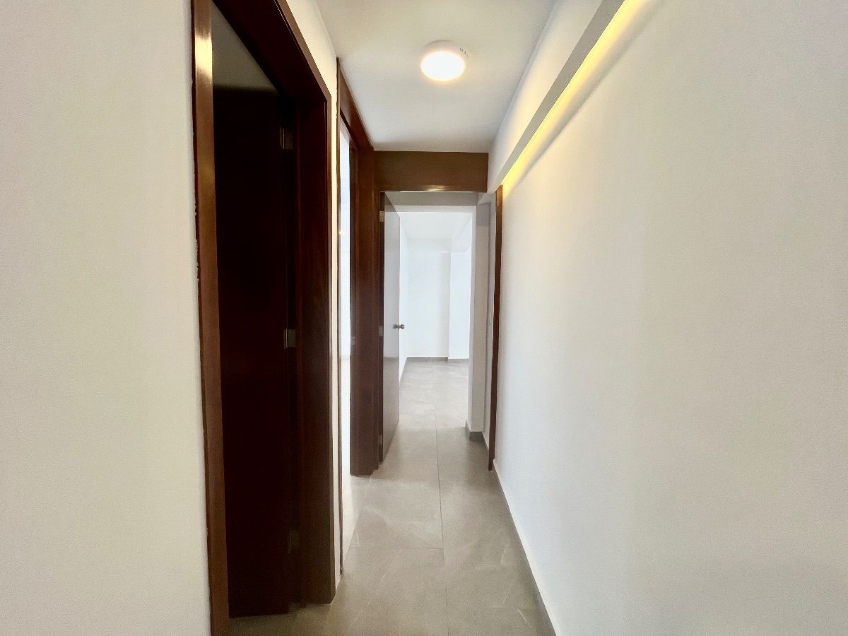 7 de 14: PASILLO DISTRIBUIDOR