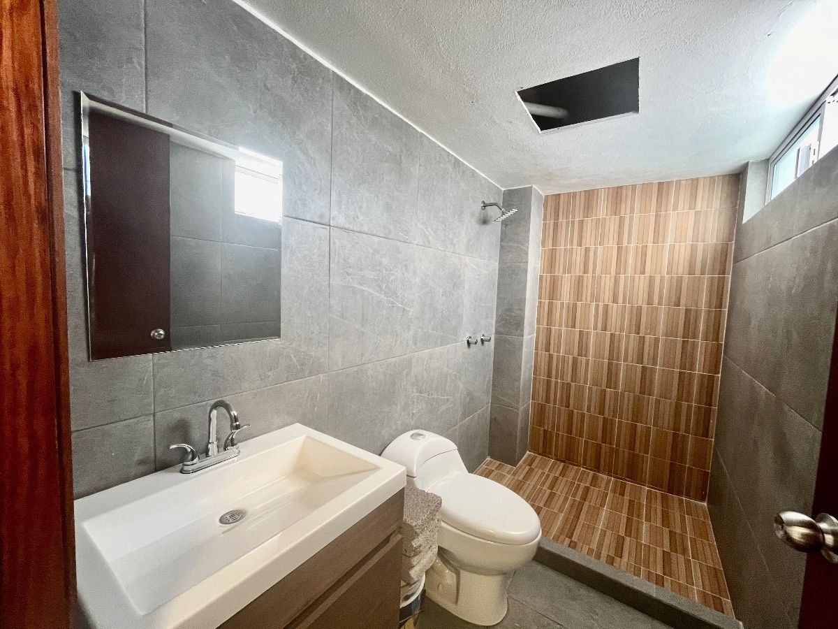 8 de 14: BAÑO COMPLETO