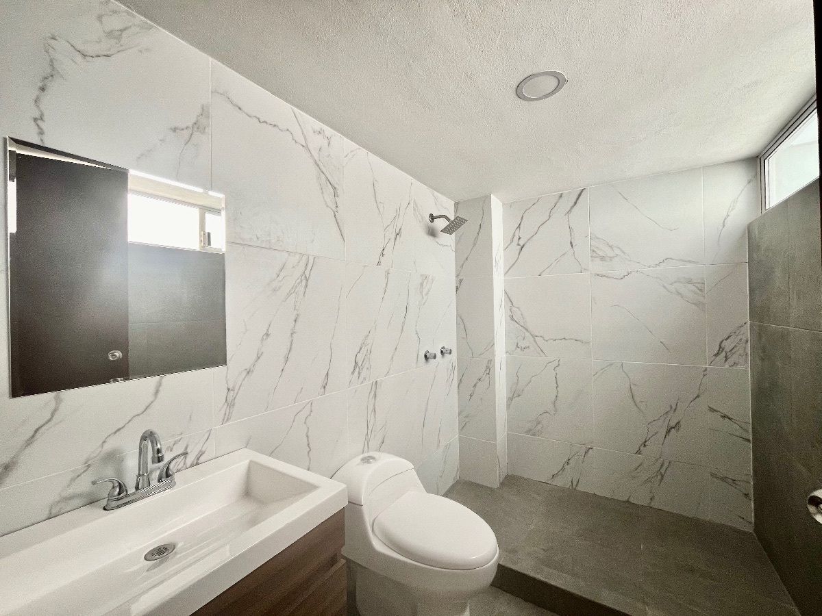 9 de 14: BAÑO RECAMARA PRINCIPAL