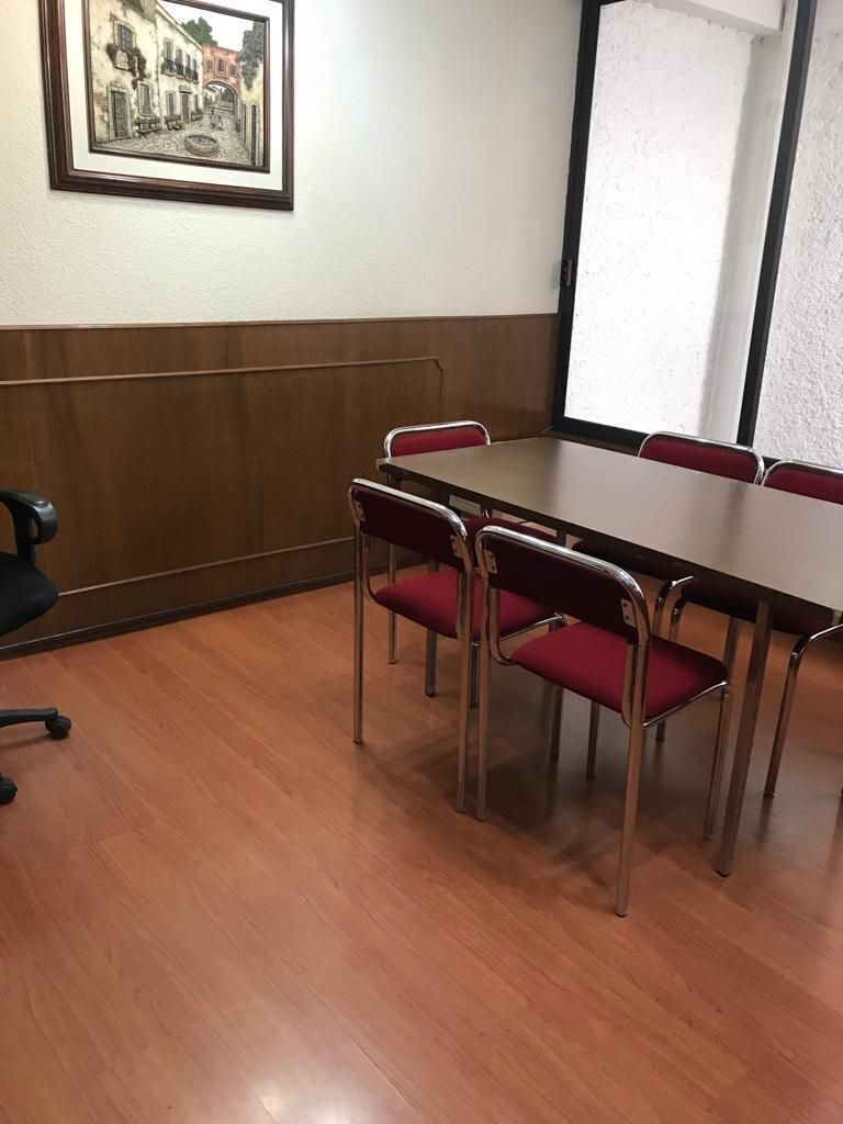 1 de 5: Comoda sala de juntas para 8 o hasta 10 personas