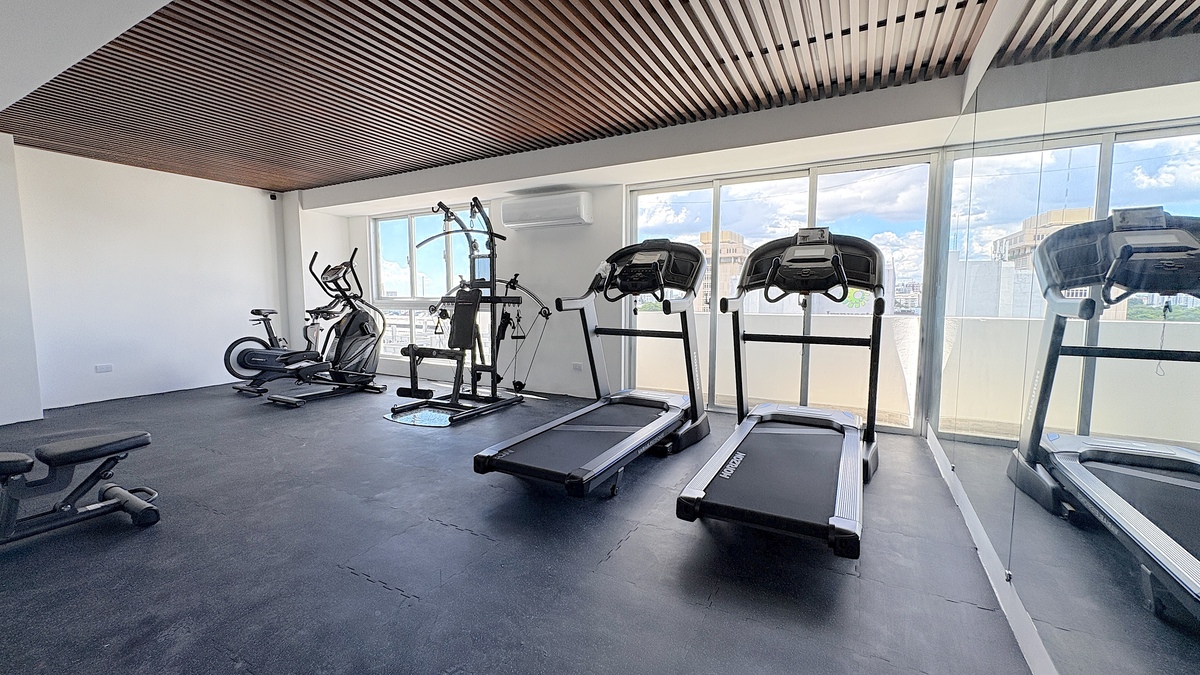 15 de 18: Gimnasio equipado común