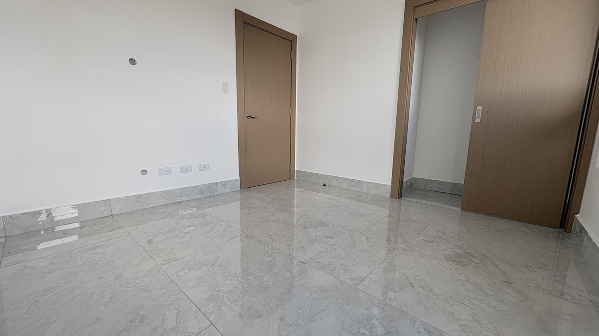 14 de 18: Habitacion secundaria con closet