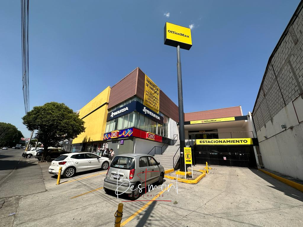 3 de 15: Entrada estacionamiento