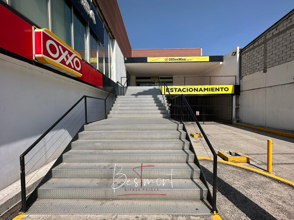 4 de 15: Acceso por escaleras