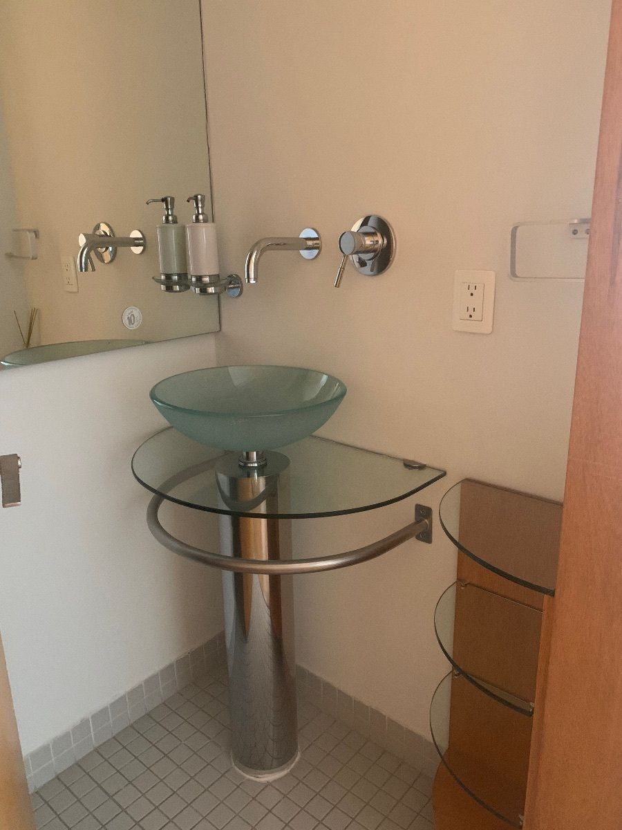 11 de 38: Baño de visitas