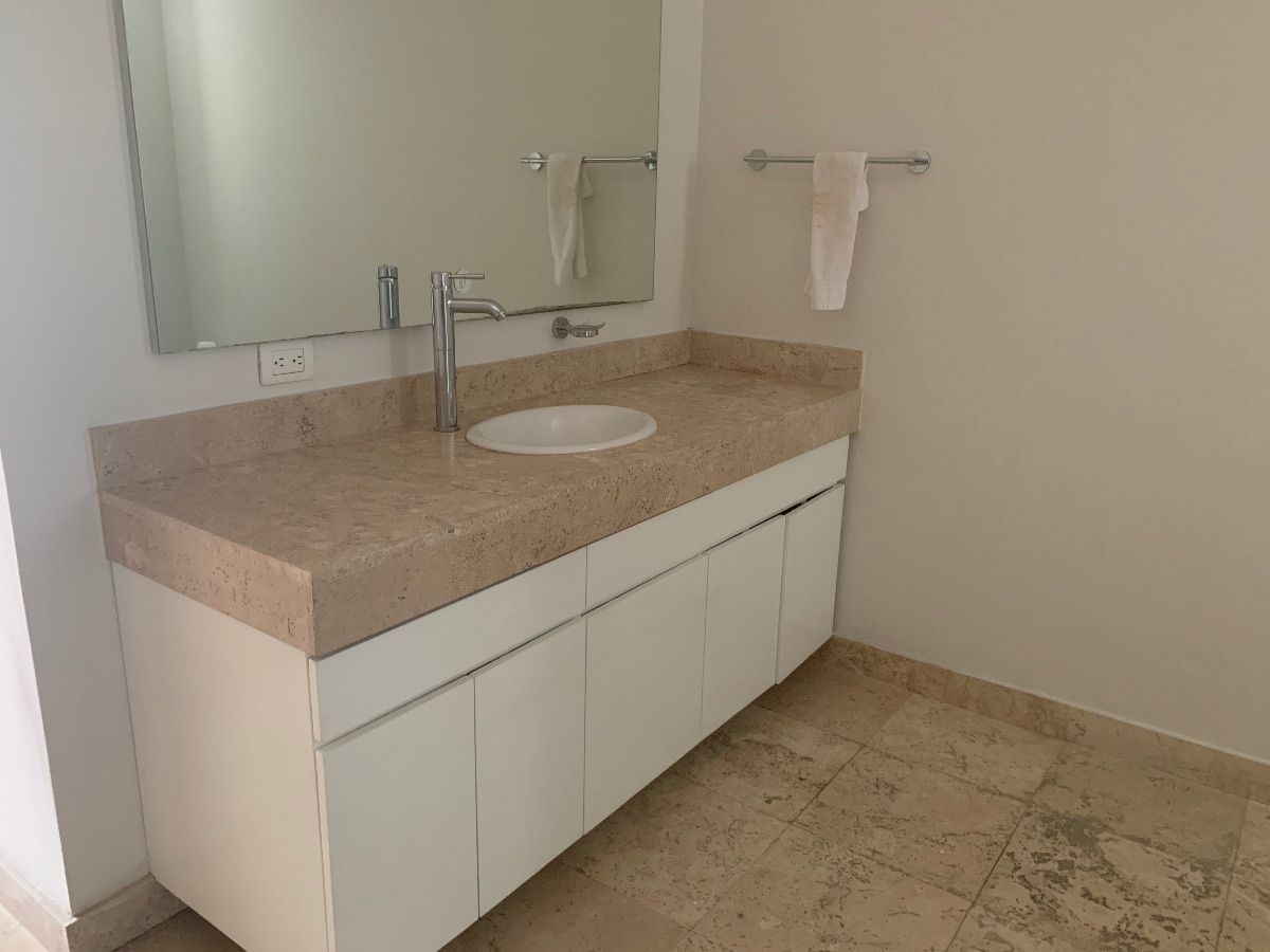 16 de 38: Baño master