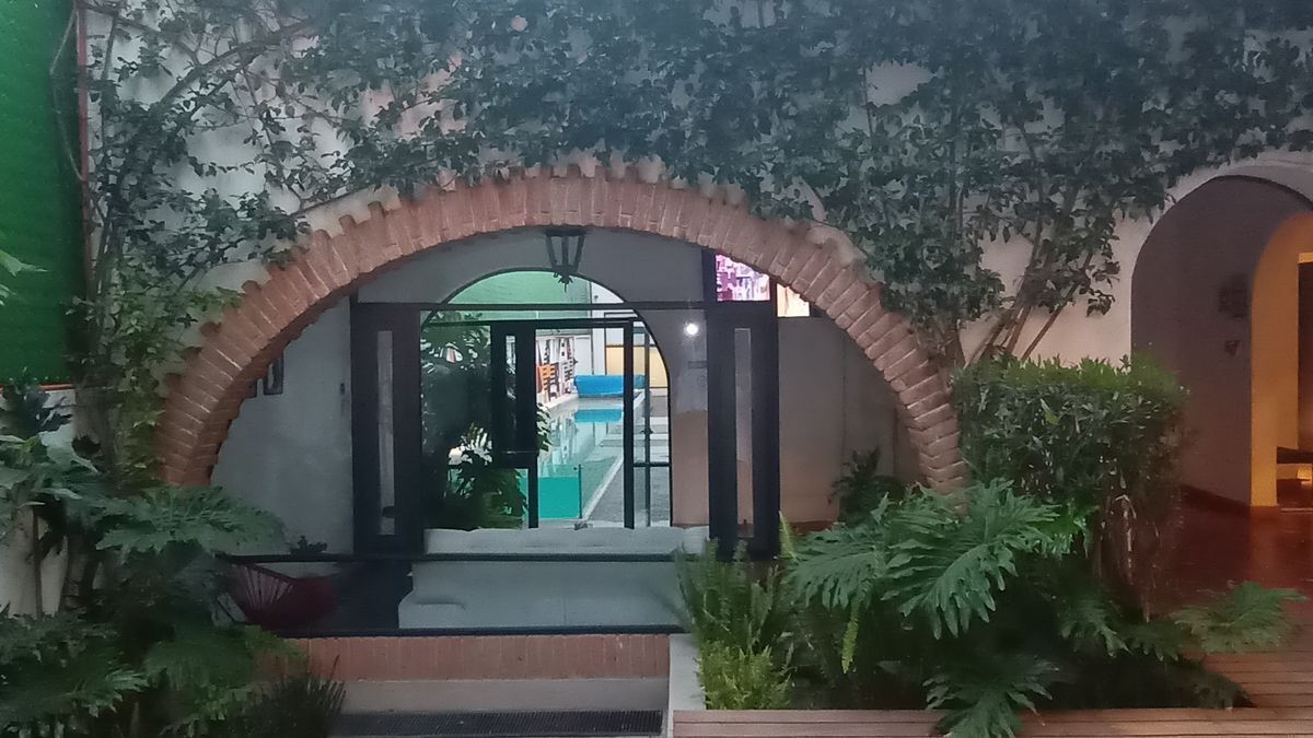 5 of 29: Entrada a las áreas comunes