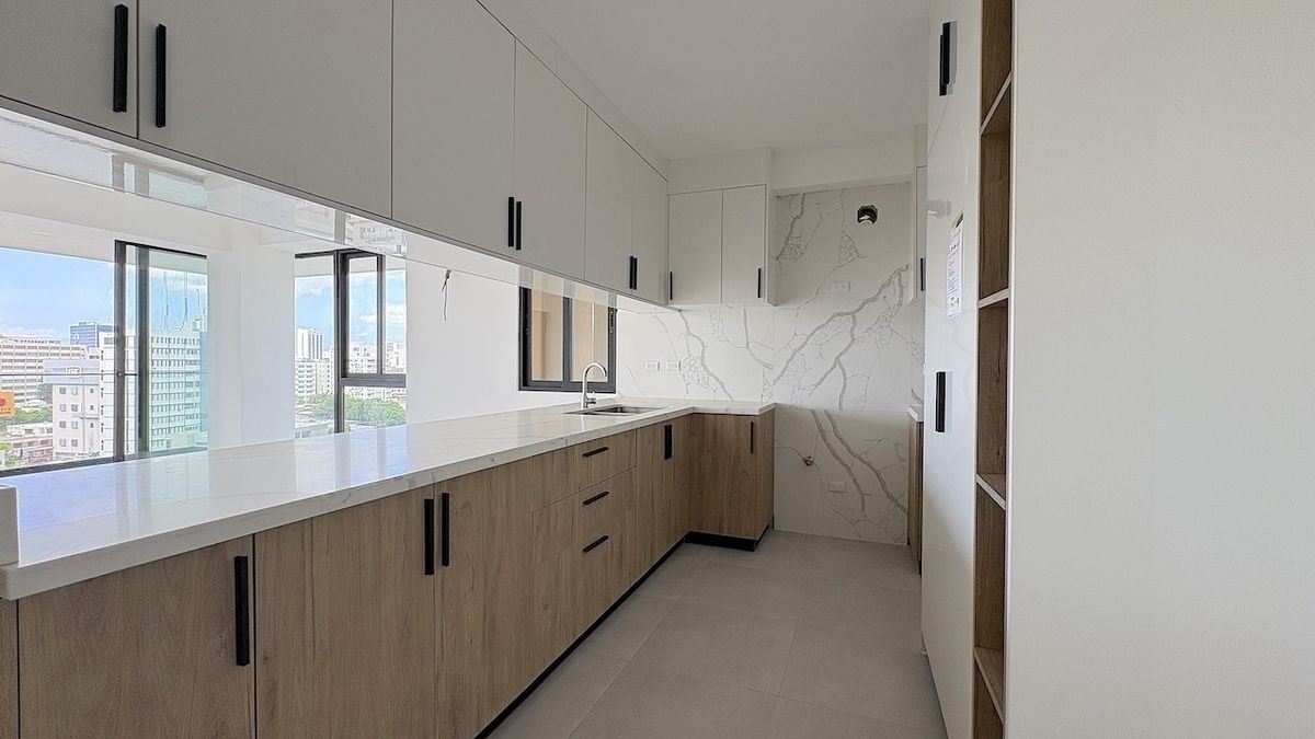 11 de 30: Cocina con Backsplash